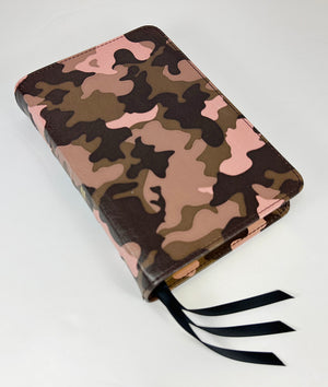 Biblia de texto de tamaño manual - Serie piel vacuna plena flor, camuflaje rosa