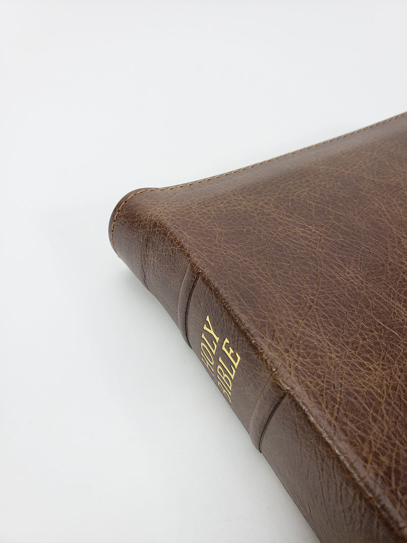 Biblia de Estudio con Márgenes Amplios, Serie Platino, Piel Solapada Color Chocolate con Leche